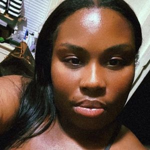 Meet your Posher, Ebony